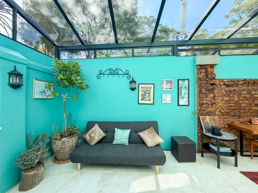 6 Bedroom Property for Sale in Green Point Western Cape